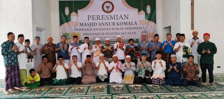 PENGURUS MASJID WAKAF BWI ANNUR KOMALA GELAR SHOLAT JUMAT PERDANA